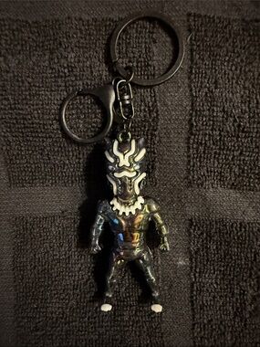 Iridescent Black Alien Figure Keychain - Kids Toys ( Black Panther )